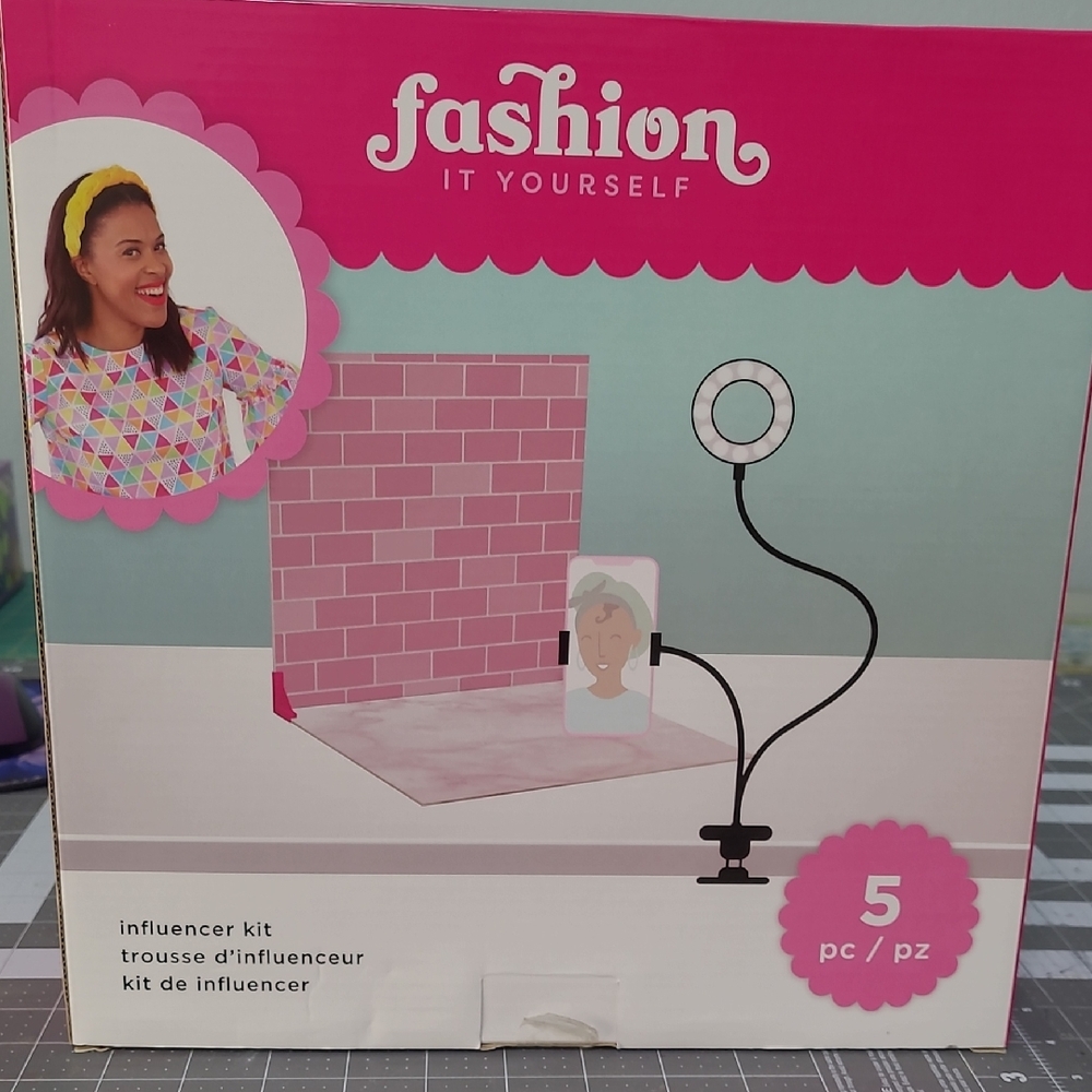 Fashion It Yourself Influencer Kit - Pink